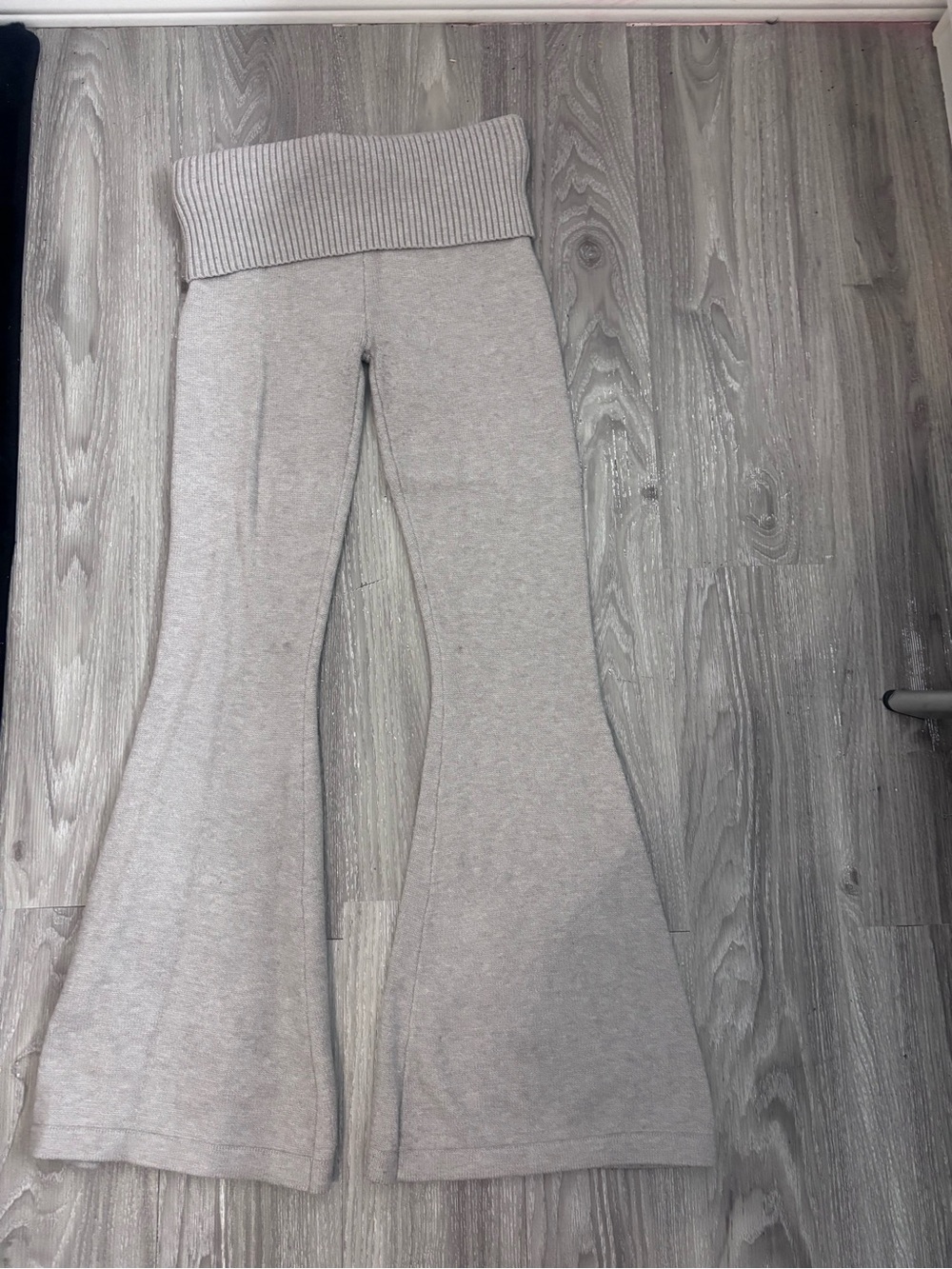 Edikted Ribbed Fold-Over Waist Flare Pants - Light Gray